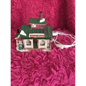 Season Specialties Grain House Lighted Building Christmas‎ Village 1994 Tested